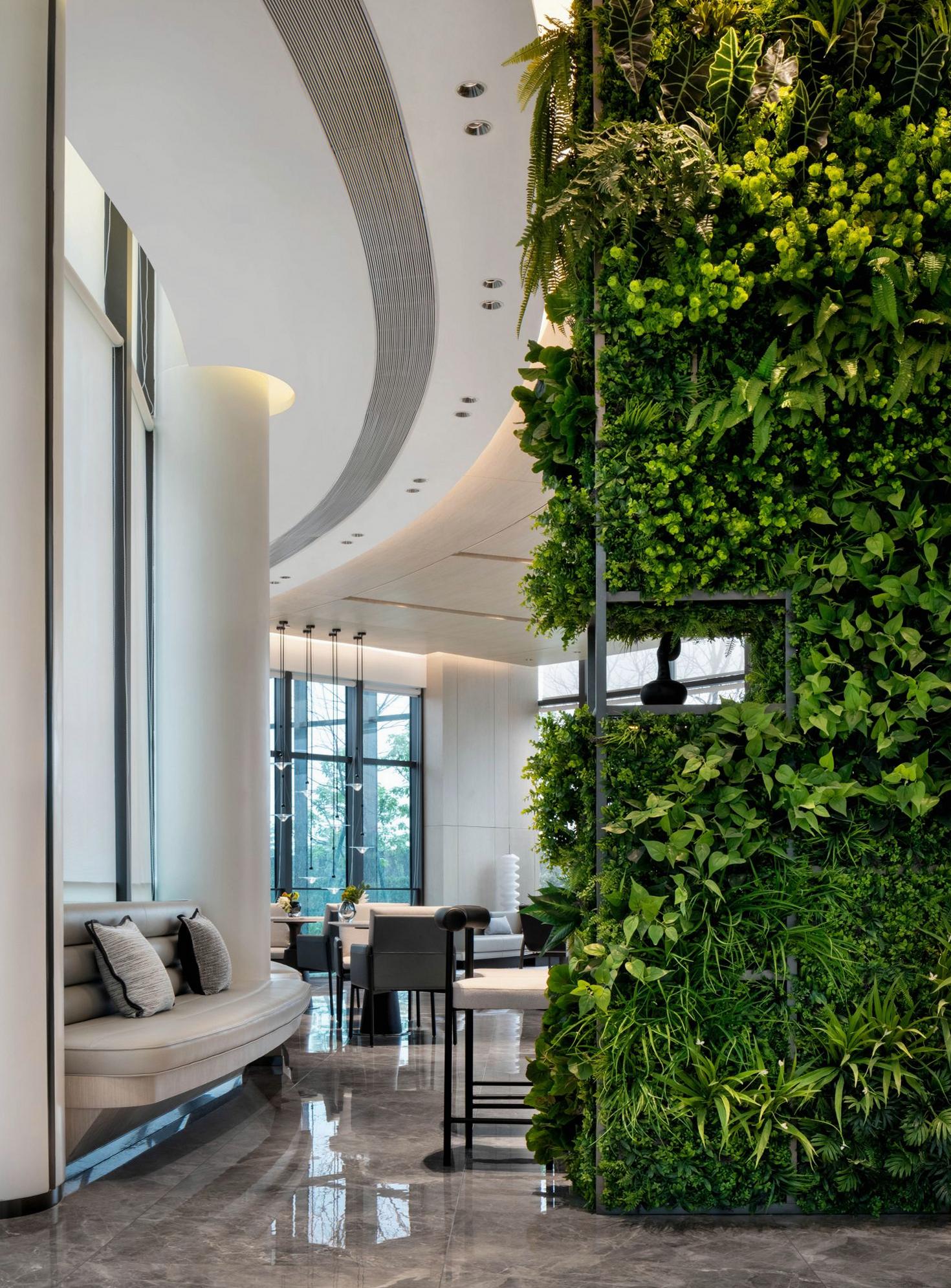 Green Wall Lounge